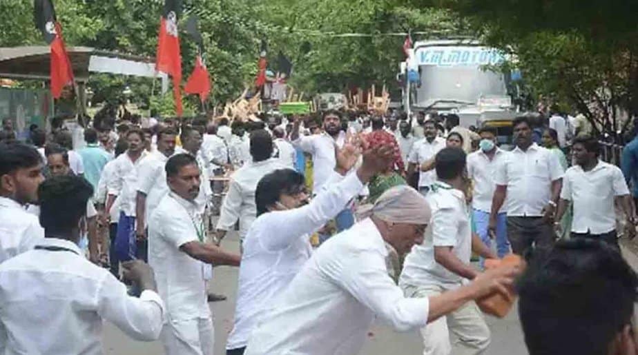 Admk Office Clash - Updatenews360