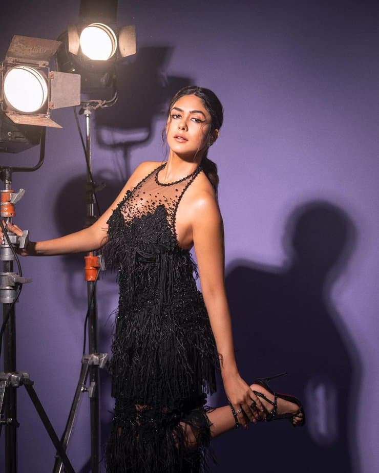 mrunal thakur - updatenews360