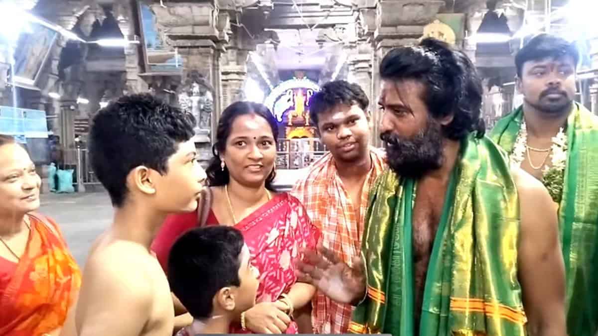 SOORI SWAMI DHARSAN IN TIRUCHENDUR TEMPLE 